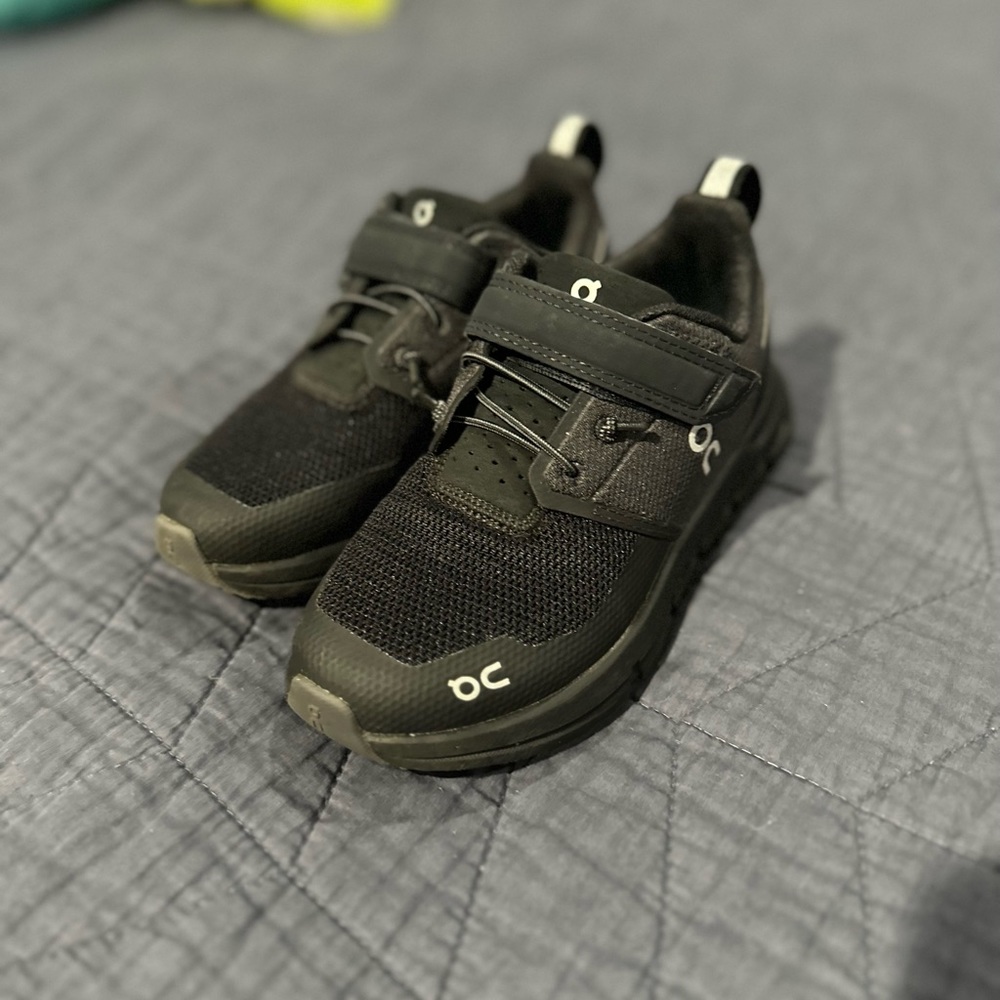 On Cloud Cloud Play Shoes Boys Black size 11 Toddler